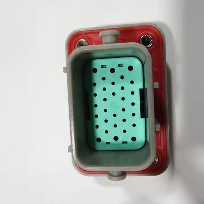 Neopower 32-Pin Hybrid IP67 EV Power & Signal Connector (6x13A di potenza, 26x5A di segnale)